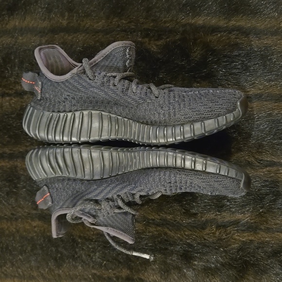 YEEZY Boost 350 V2 'Black Non-Reflective' - Picture 5 of 6